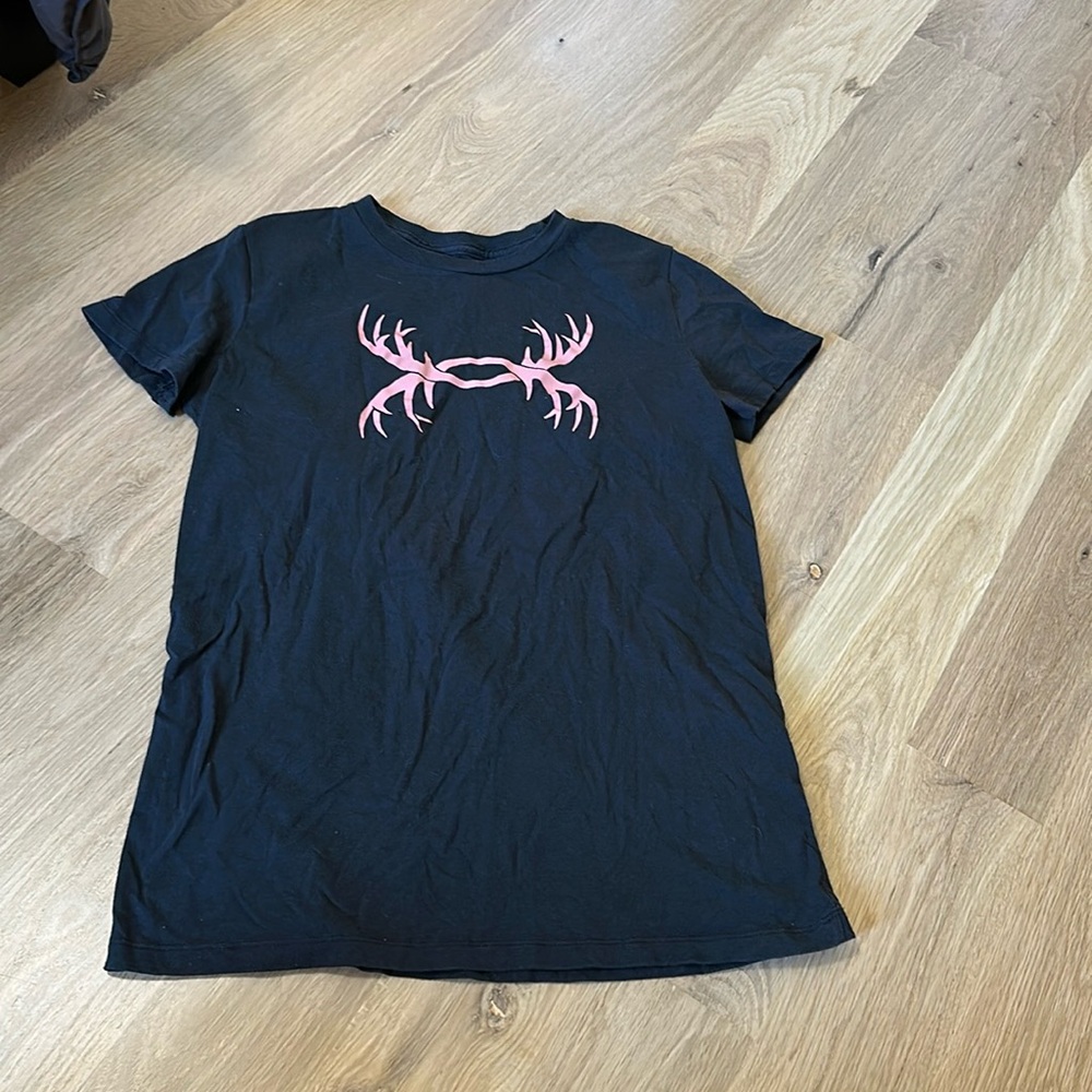 Women’s Under Armour Antler Shirt Size Small! Excellent condition!